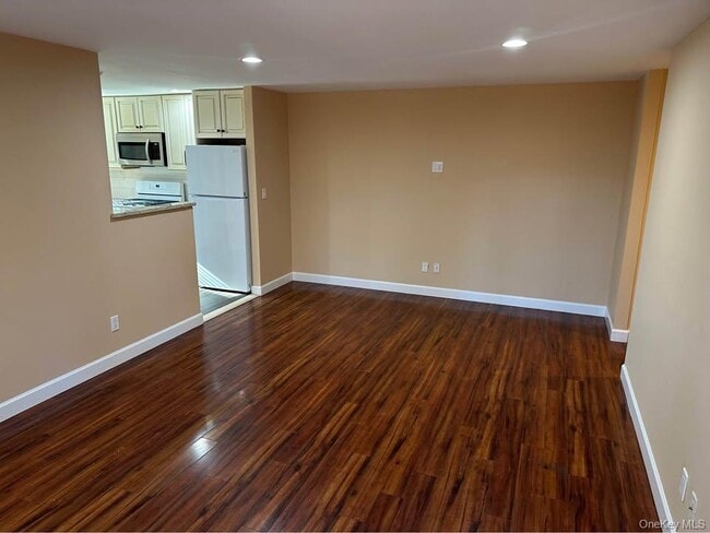 Foto del edificio - 12 Sagamore Hills Dr