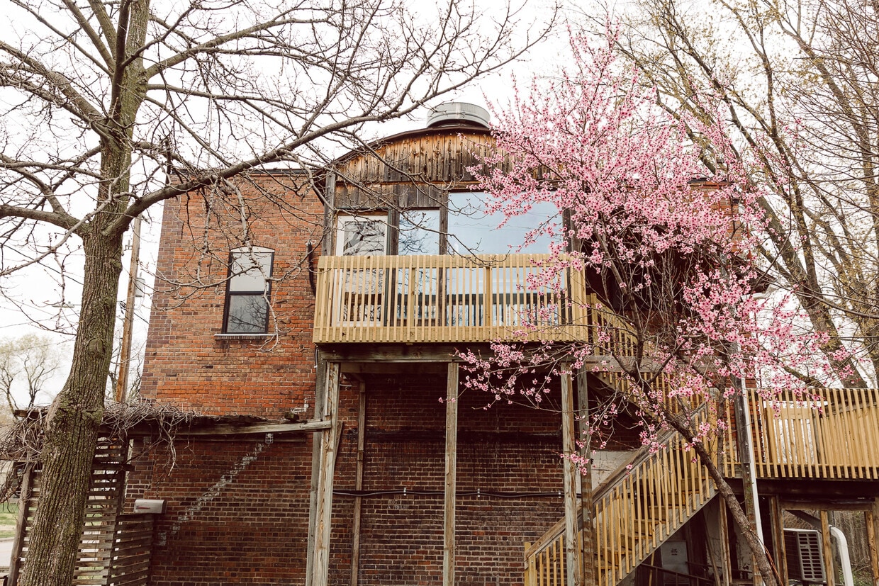 Primary Photo - 1405 E 9th St