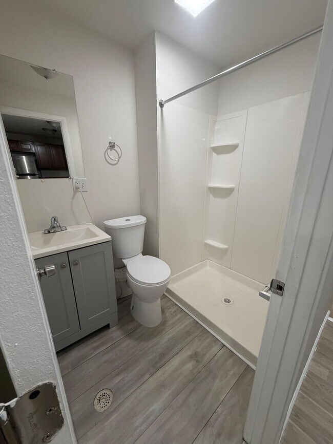 Foto del edificio - 1 Bedroom Apartment |UTILITIES EVERYTHING INCLUDED!