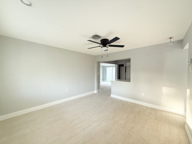 Foto del edificio - 14000 Miramar Ave