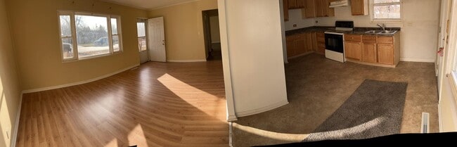 Building Photo - 2018 E 7th St