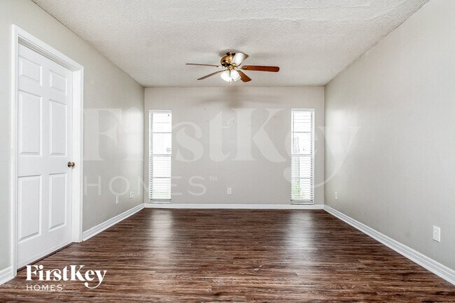 Foto del edificio - 2101 Shady Point Ln