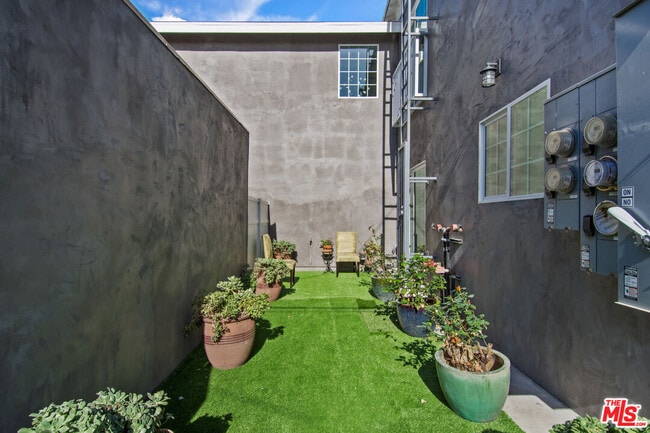 Foto del edificio - 111 S Harper Ave