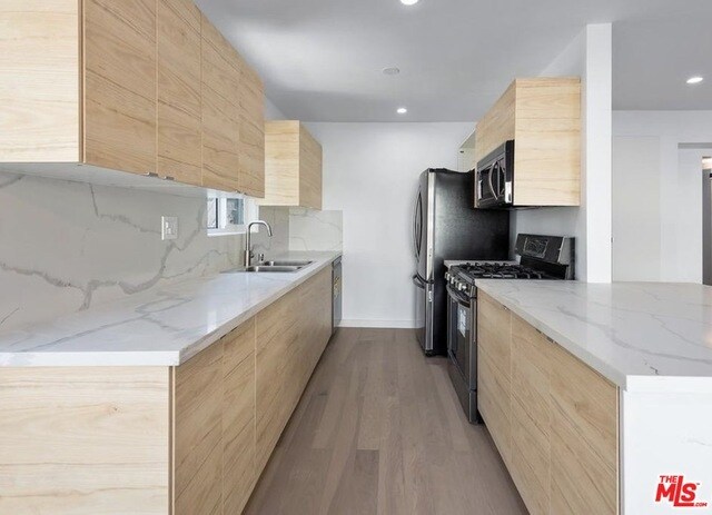 Foto del edificio - 560 Kings Rd