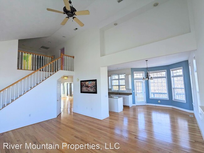 Building Photo - 4 br, 3.5 bath House - 8322 River Course Dr.