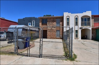 Building Photo - 10605 Kinross Ave