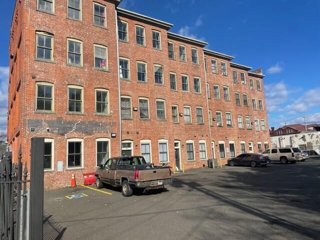 Building Photo - 588-612-612 E Main St