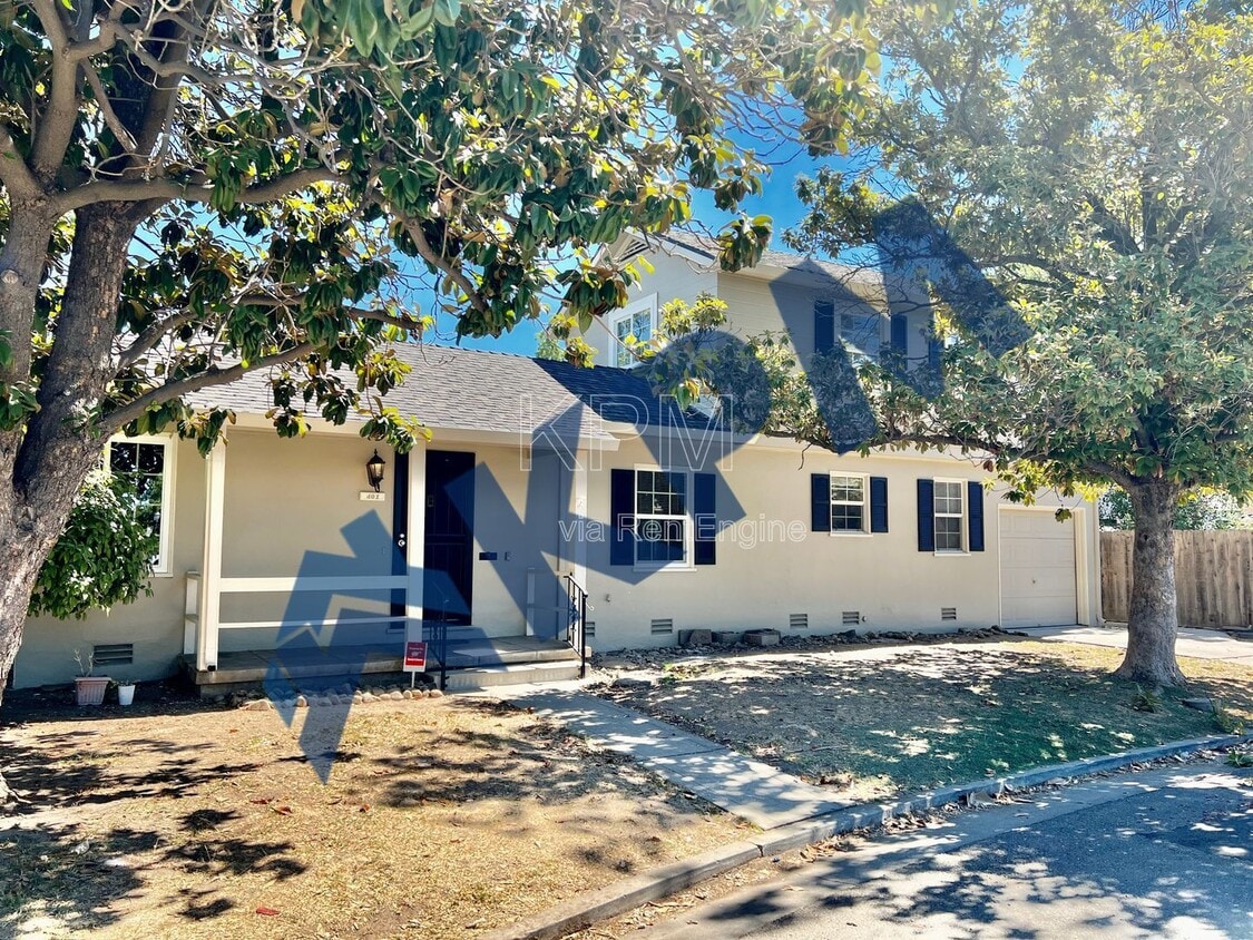 Primary Photo - 401 W Mariposa Ave