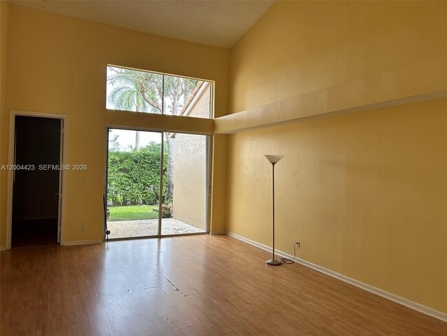 Foto del edificio - 15851 SW 10th St