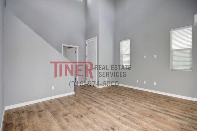 Foto del edificio - Modern 2 bedroom condo in Upper Land Park