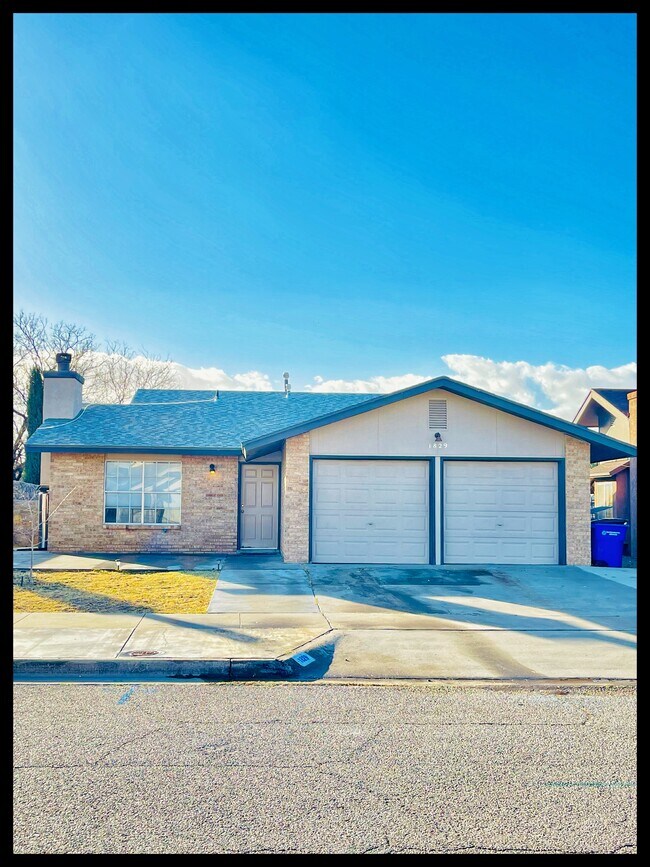 2 Car Garage - 1829 Agua Dulce St