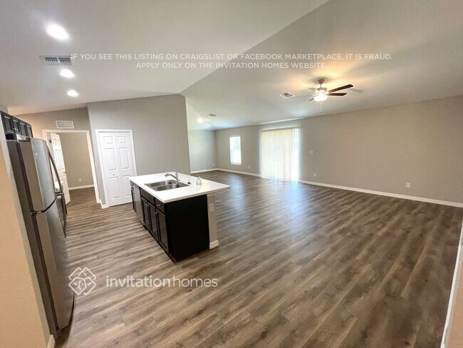 Building Photo - 25061 Doredo Dr