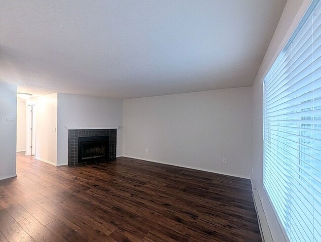 Photo - 2Bd/1.25Ba Lake Forest Park Condo