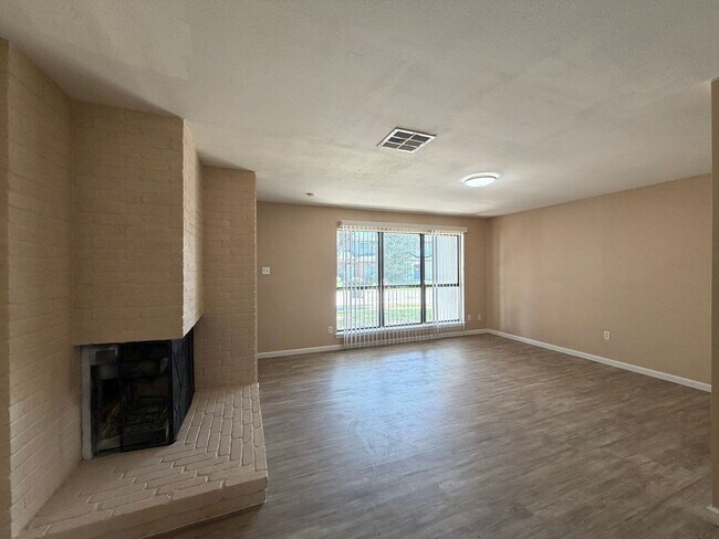 Foto del edificio - South Side Two Story Townhome!!