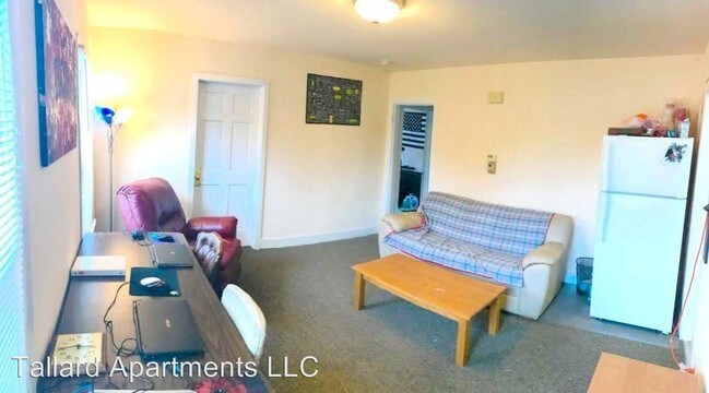 Foto del edificio - 8 br, 2 bath Apartment - 1129/31 Bowen Ct.