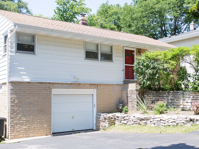 Building Photo - 265 N 114th St