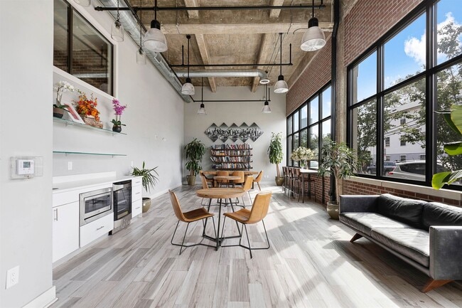 Foto del edificio - 136 Oakland Ave