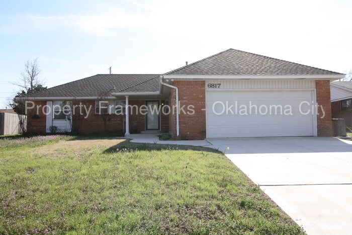 Primary Photo - 6817 N Comanche Ave