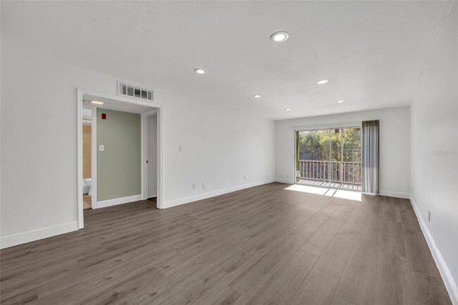 Building Photo - Fantastic Winter Park Condo