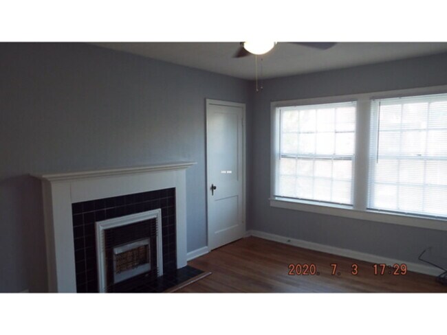 Building Photo - 421 Maverick St