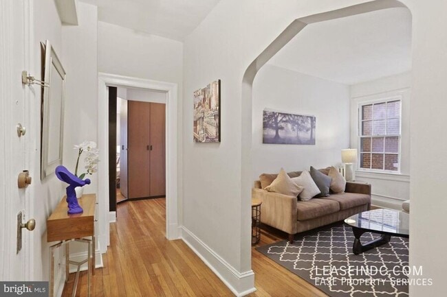 Foto del edificio - 2707 Adams Mill Rd NW