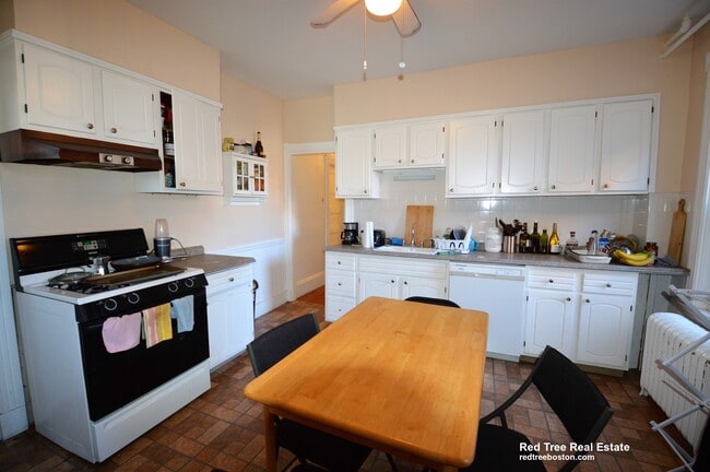 Building Photo - 98 Cypress St