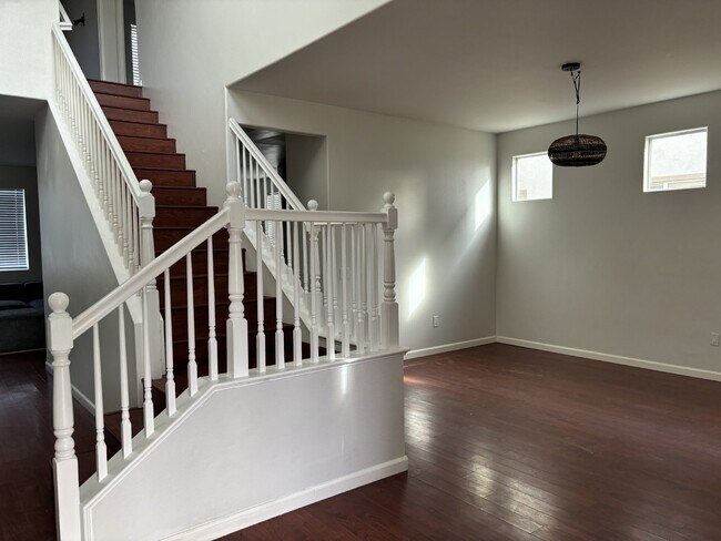 Building Photo - Large Indio Residence - 6 Beds / 3 Baths, ...