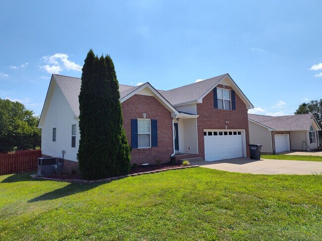 Building Photo - 645 Buttercup Dr