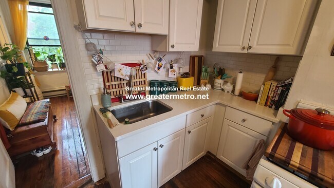 Building Photo - 10 Unity St