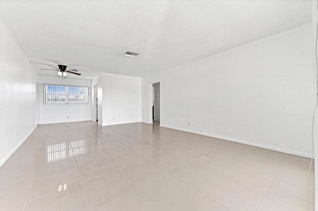 Photo - 2755 NE 28th Avenue Unit F1 Apartment