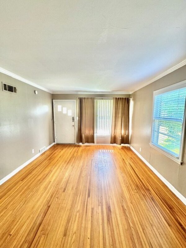 Foto del edificio - 3423 S. Oswego Ave.