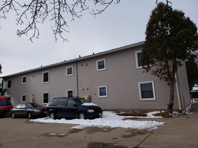 Foto del edificio - 243 Broadway Dr