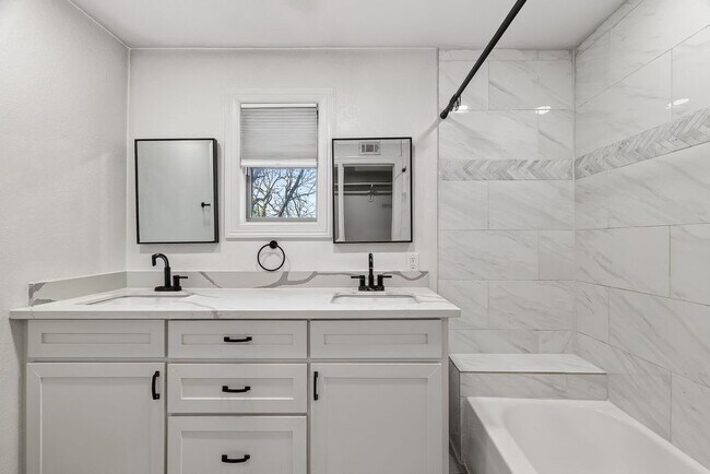 Foto del edificio - 4520 Sharon St