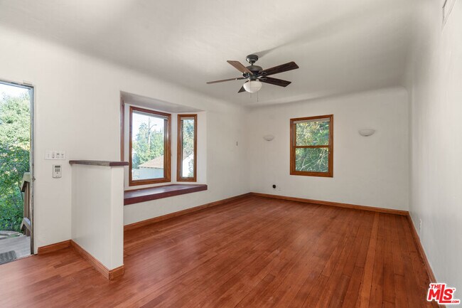 Foto del edificio - 3705 Fredonia Dr