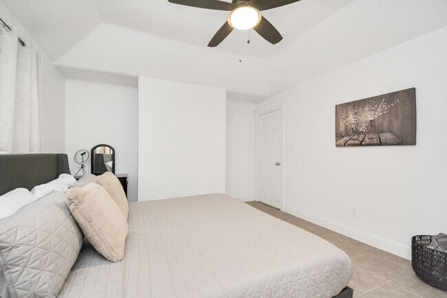 Building Photo - 7830 Pardee St