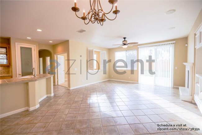 Foto del edificio - 10132 Blossom Ridge Dr