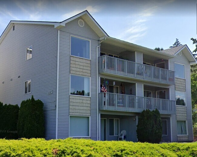 Building Photo - 2307 W Woodin Ave