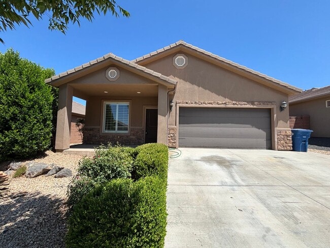 Building Photo - SPACIOUS 3 BEDROOM HOME FOR RENT IN HURRIC...