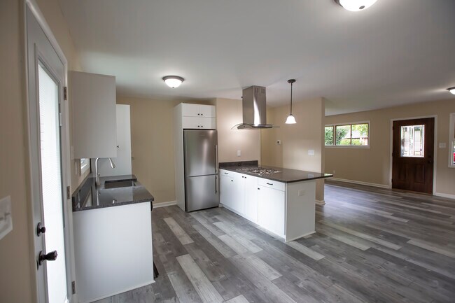 Building Photo - 3120 Doreen Way