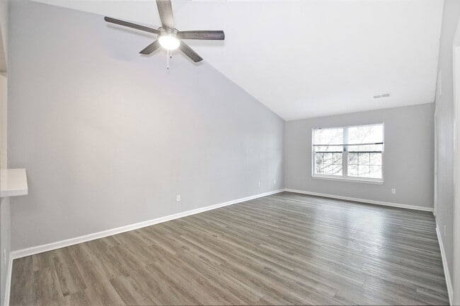 Building Photo - The Glens at Rolling Ridge