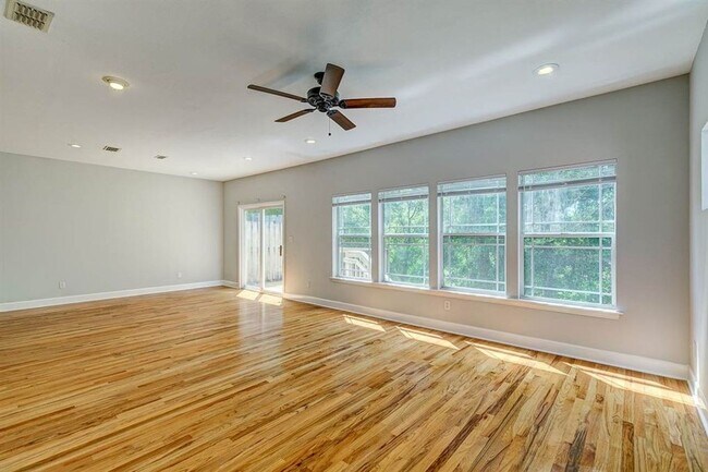 Building Photo - Completely remodeled 3/3 Close to Midtown ...