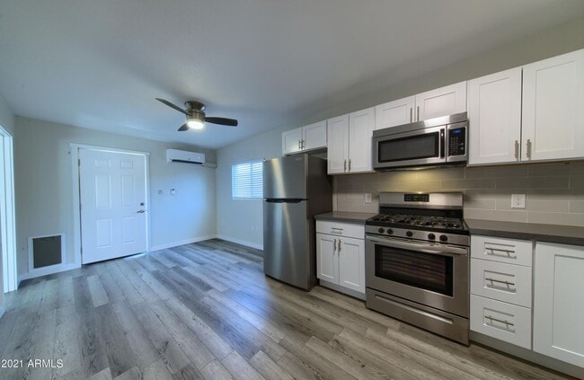 Photo - 908 E Pasadena Ave Apartment