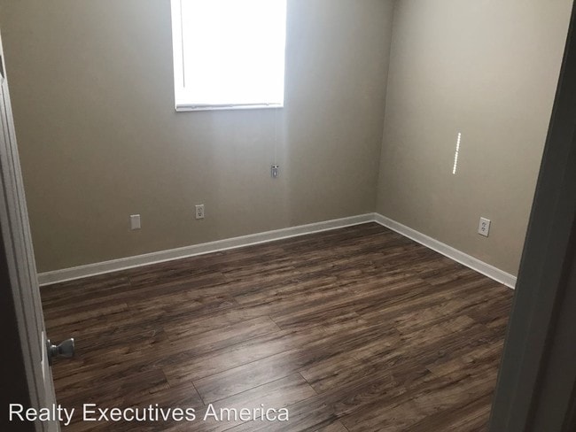 Building Photo - 9317 Pinero St