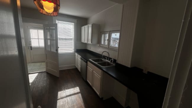 Building Photo - 3010 Wentworth Ave