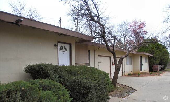 Building Photo - 10460 Coloma Rd