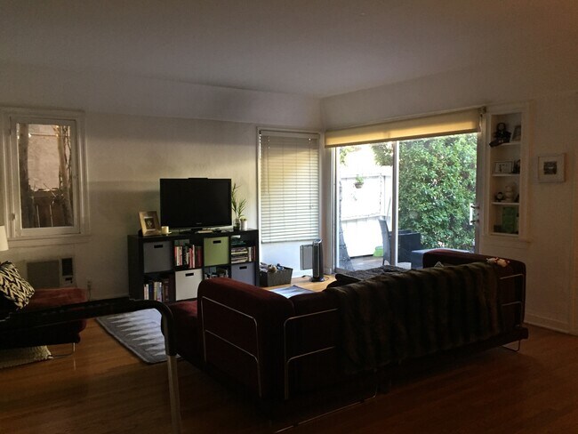 Foto del edificio - 9038 Phyllis Ave