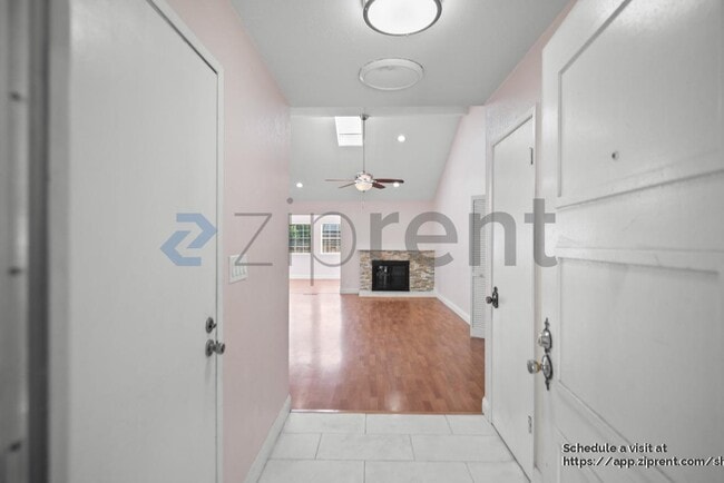 Foto del edificio - 1488 Gilbert Ave