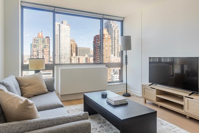 Building Photo - 500 W 56th St
