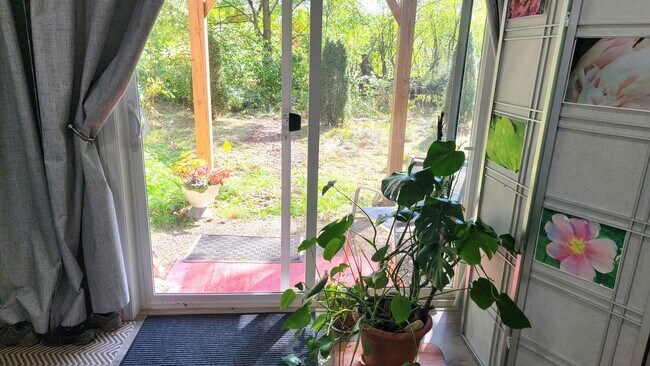 Foto del edificio - 560 Little Lake Dr