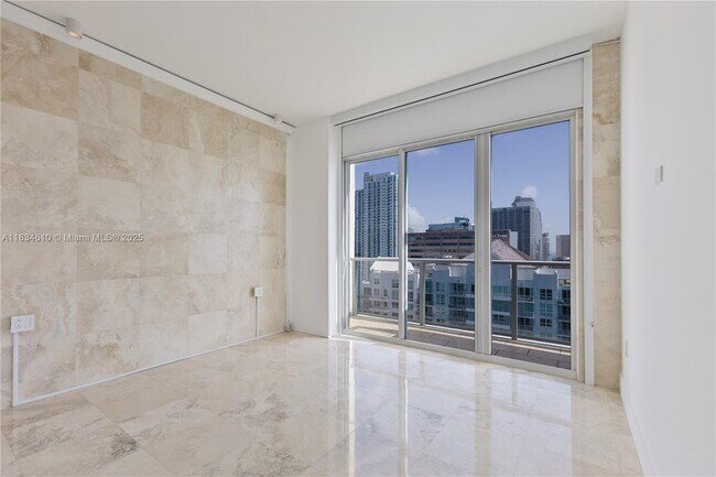 Foto del edificio - 1155 Brickell Bay Dr
